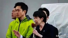 <b>观众、评论员、对手候选人都到齐了</b>