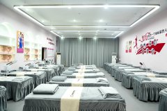 <b>构建了覆盖婚纱摄影、影视制作、美容沙龙、婚</b>