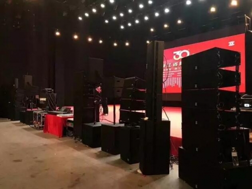 导游以生动故事串联起长城的修建历程及其战略价值