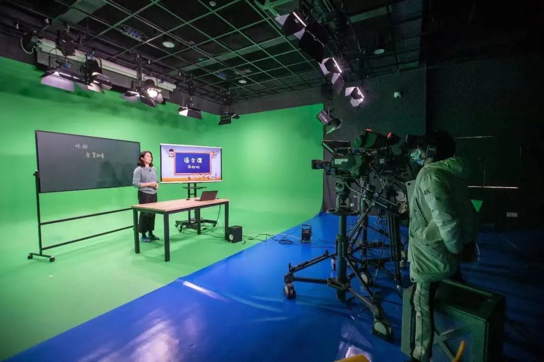 半数教师具备出版机构及互联网平台一线实战经验