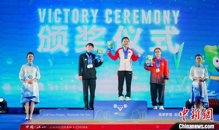 亚洲举重锦标赛开赛日，中国队赵金红在女子4