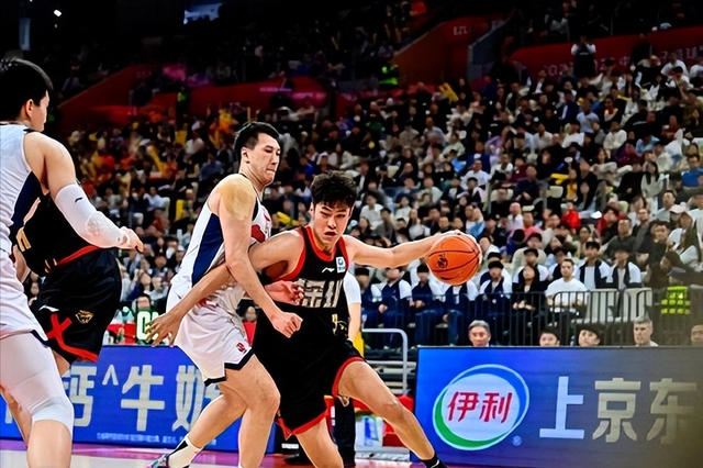 深圳男篮大胜卫冕冠军广厦 终结其连胜纪录