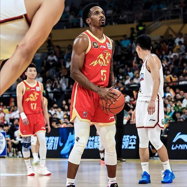 深圳男篮大胜卫冕冠军广厦 终结其连胜纪录