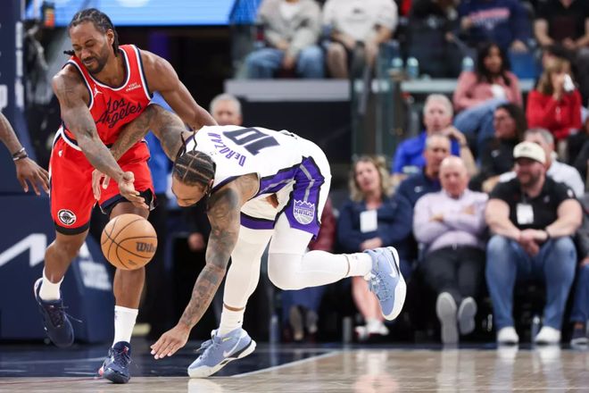 莱昂纳德左脚踝扭伤缺席对阵马刺比赛 创队史连