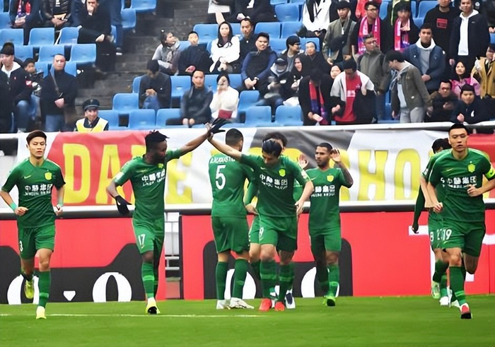 拉莫斯训练正常引球迷期待复出，国安后防核心